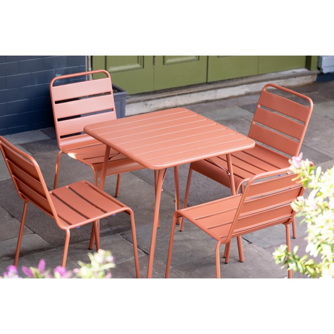 Table carrée à lattes en acier Bolero terracotta - Bolero - CK064