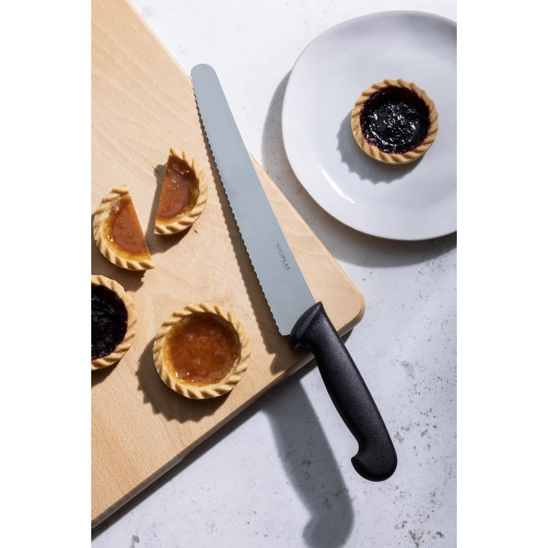 Couteau à pâtisserie denté Hygiplas noir 250mm - Hygiplas - CF895