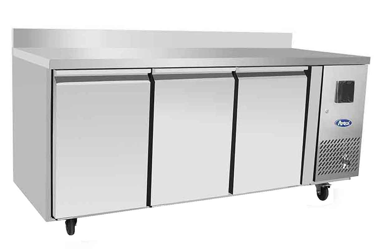Table Réfrigérée Positive GN1/1 avec Dosseret - 3 Portes - 420 L