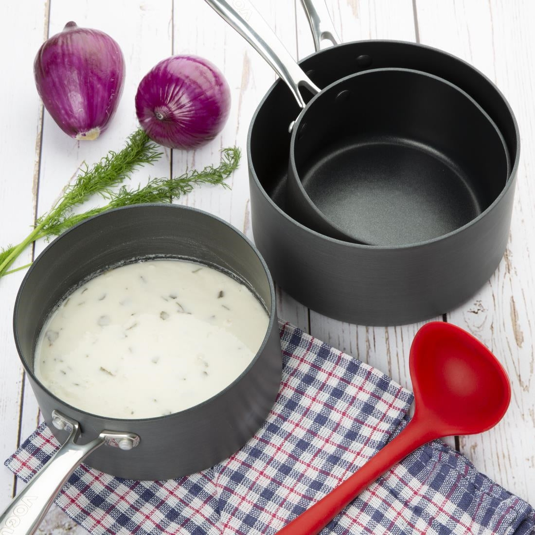 Casserole antiadhésive en aluminium anodisé Vogue 200mm - Vogue - CP763