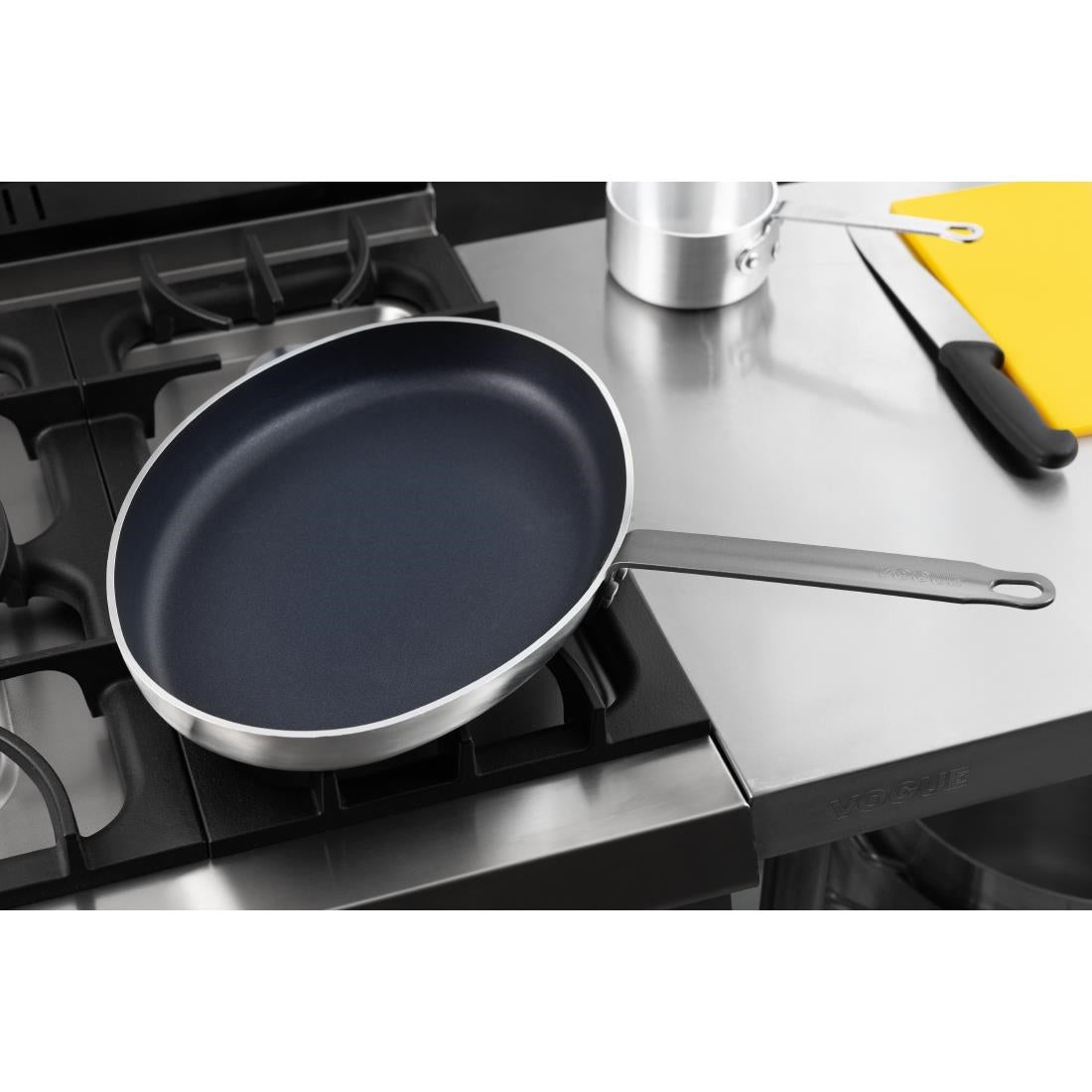 Poêle ovale en aluminium antiadhésif Vogue Teflon Platinum Plus 400mm - Vogue - HT992