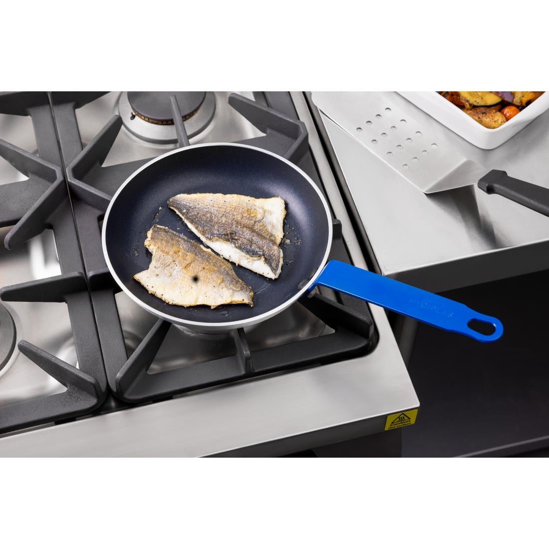 Poêle en aluminium antiadhésive Hygiplas Teflon Platinum Plus 240mm bleue - Hygiplas - HT971