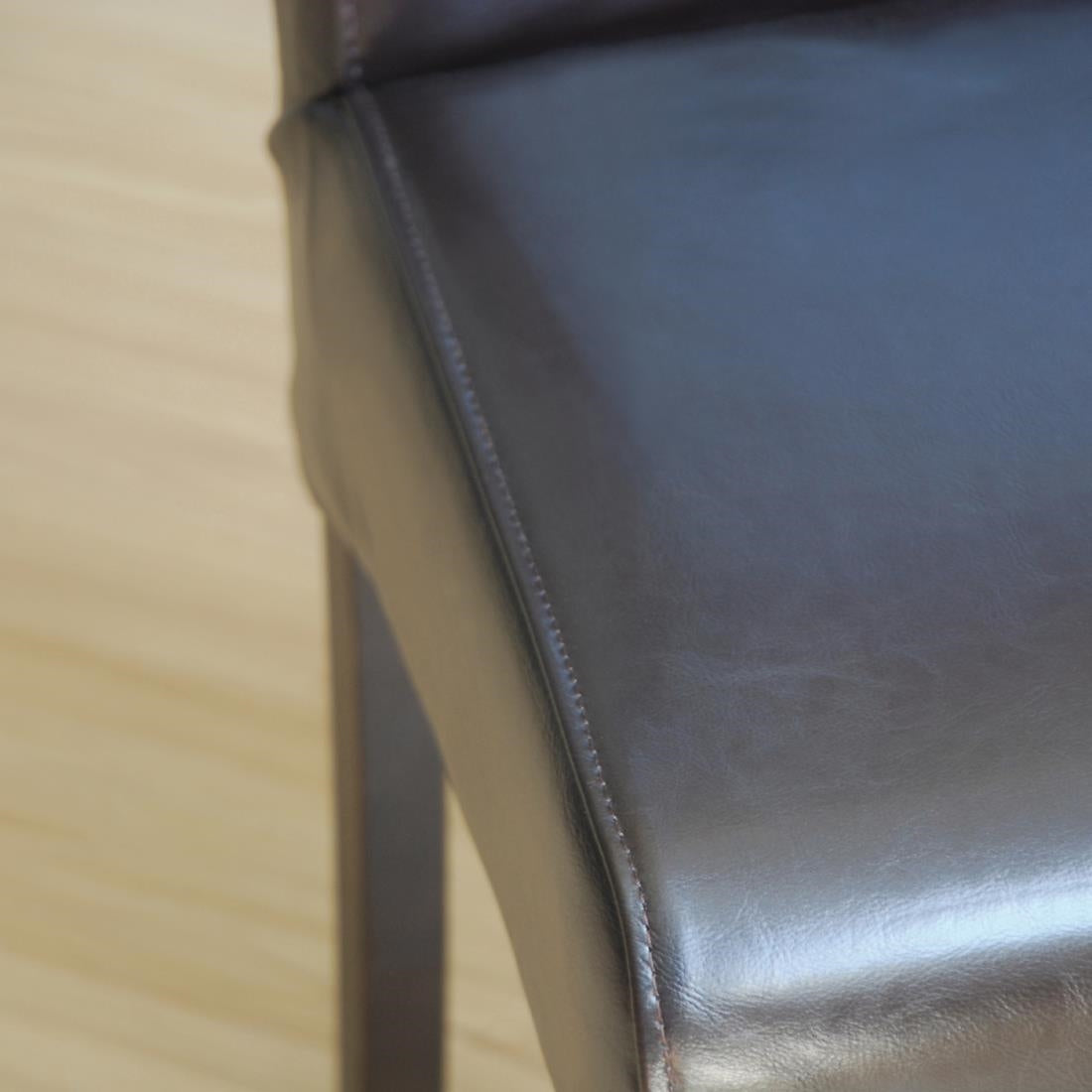 Chaises en simili cuir à dossier incurvé Bolero noires (lot de 2) - Bolero - GF956