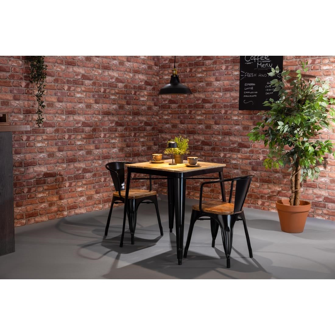 Table à manger à plateau à lattes en bois de manguier et piètement noir Bolero Bistro 650 mm - Bolero - HZ812