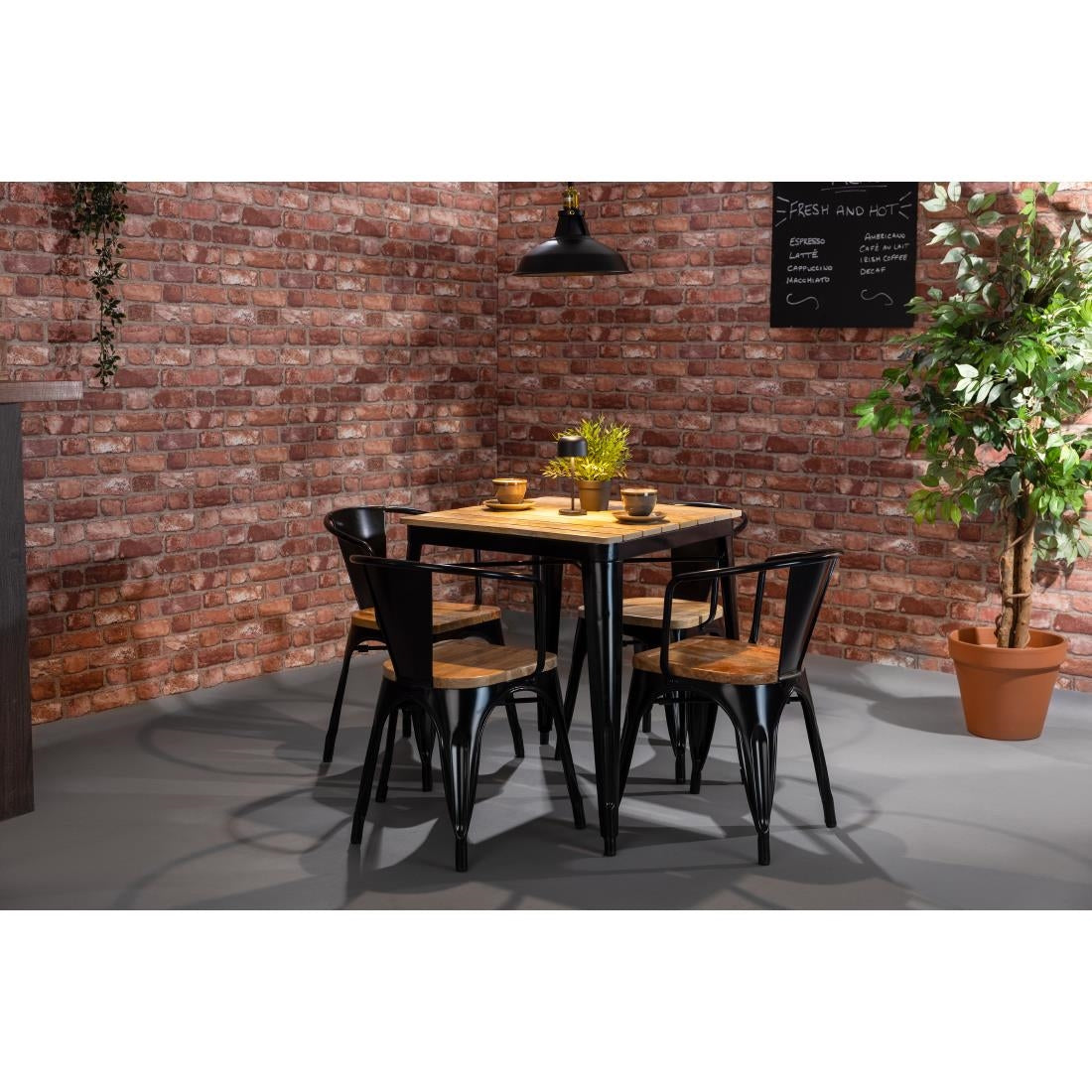 Table à manger à plateau à lattes en bois de manguier et piètement noir Bolero Bistro 650 mm - Bolero - HZ812