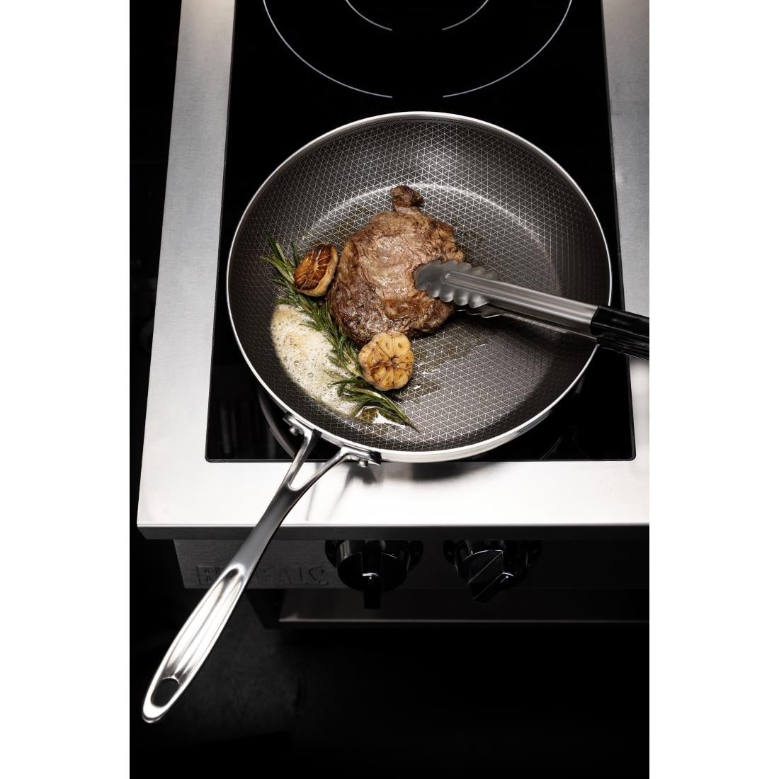 Sauteuse en inox avec revêtement Tri-Shield Vogue 24cm - Vogue - GP188